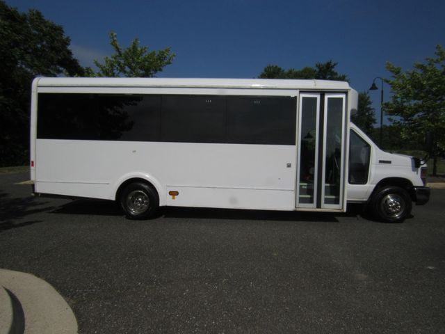 2016 Ford E450 22 Passenger Bus w-Luggage Glaval Universal - 21953535 - 7