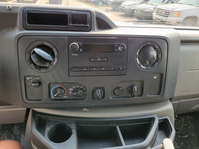 2016 Ford E450 Super Duty Cutaway Cutaway Van 2D - 22924031 - 11