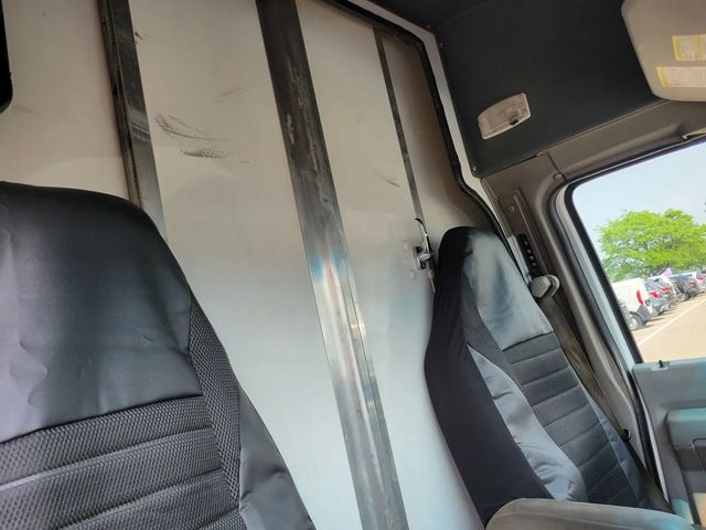 2016 Ford E450 Super Duty Cutaway Cutaway Van 2D - 22924031 - 13