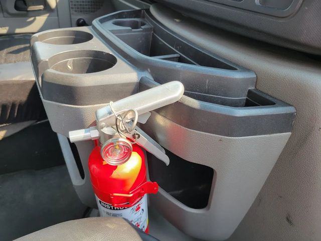 2016 Ford E450 Super Duty Cutaway Cutaway Van 2D - 22924031 - 15