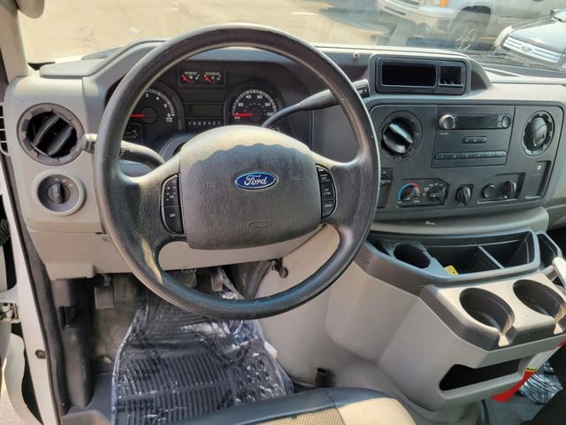 2016 Ford E450 Super Duty Cutaway Cutaway Van 2D - 22924031 - 1