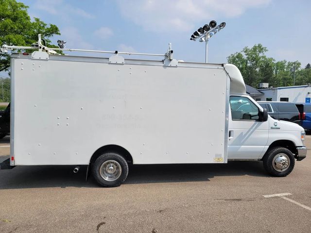2016 Ford E450 Super Duty Cutaway Cutaway Van 2D - 22924031 - 2
