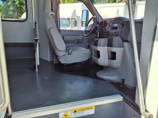 2016 Ford Econoline Commercial Cutaway 10 +2 Passenger Shuttle Bus w/Wheelchair - 23000946 - 14