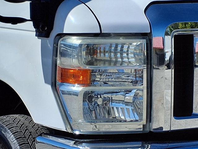 2016 Ford Econoline Commercial Cutaway 10 +2 Passenger Shuttle Bus w/Wheelchair - 23000946 - 1