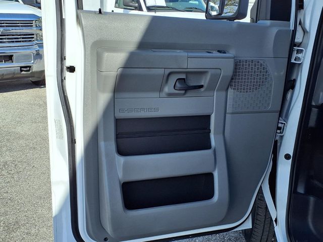 2016 Ford Econoline Commercial Cutaway 10 Passenger Shuttle Bus - 22986515 - 13