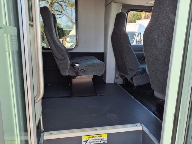 2016 Ford Econoline Commercial Cutaway 10 Passenger Shuttle Bus - 22986515 - 15