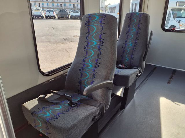 2016 Ford Econoline Commercial Cutaway 10 Passenger Shuttle Bus - 22986515 - 18