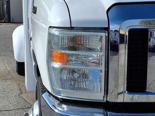 2016 Ford Econoline Commercial Cutaway 10 Passenger Shuttle Bus - 22986515 - 1