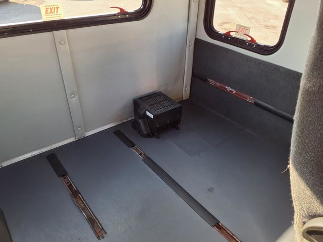 2016 Ford Econoline Commercial Cutaway 10 Passenger Shuttle Bus - 22986515 - 19