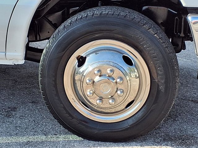 2016 Ford Econoline Commercial Cutaway 10 Passenger Shuttle Bus - 22986515 - 32