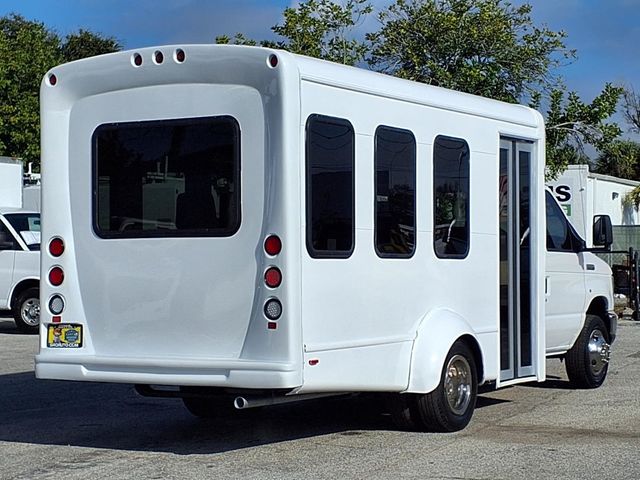 2016 Ford Econoline Commercial Cutaway 10 Passenger Shuttle Bus - 22986515 - 3