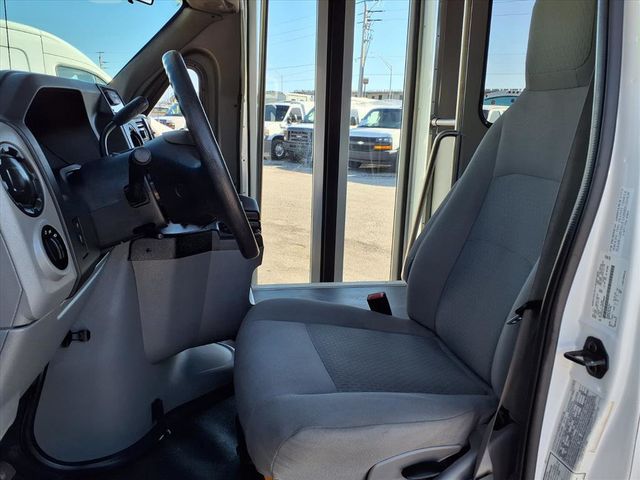 2016 Ford Econoline Commercial Cutaway 11 +2 Passenger Shuttle Bus w/Wheelchair - 22928307 - 28