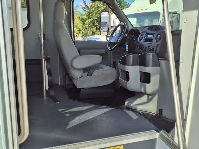 2016 Ford Econoline Commercial Cutaway 11 Passenger w/Wheelchair - 23038798 - 13