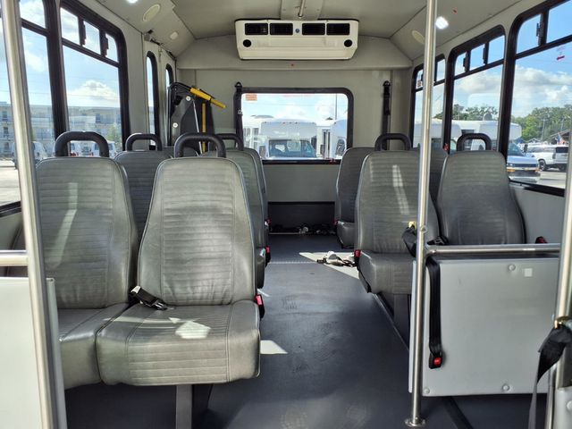 2016 Ford Econoline Commercial Cutaway 11 Passenger w/Wheelchair - 23038798 - 14