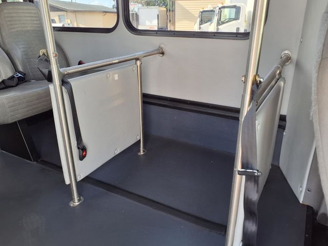 2016 Ford Econoline Commercial Cutaway 11 Passenger w/Wheelchair - 23038798 - 15