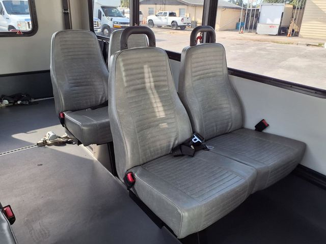 2016 Ford Econoline Commercial Cutaway 11 Passenger w/Wheelchair - 23038798 - 17