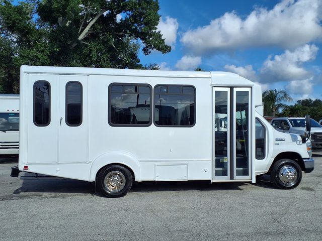 2016 Ford Econoline Commercial Cutaway 11 Passenger w/Wheelchair - 23038798 - 1
