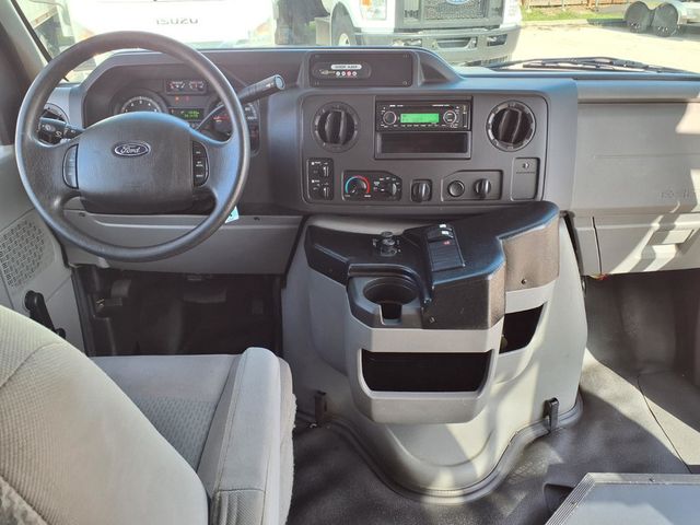 2016 Ford Econoline Commercial Cutaway 11 Passenger w/Wheelchair - 23038798 - 24