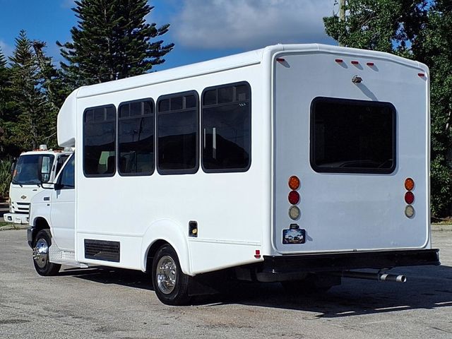 2016 Ford Econoline Commercial Cutaway 11 Passenger w/Wheelchair - 23038798 - 4