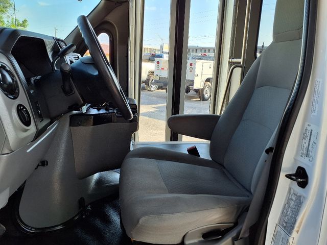 2016 Ford Econoline Commercial Cutaway 13 Passenger Shuttle Bus w/Wheelchair - 22935500 - 32