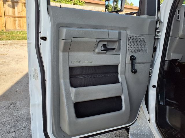 2016 Ford Econoline Commercial Cutaway 13 Passenger Shuttle Bus w/Wheelchair - 22935500 - 33