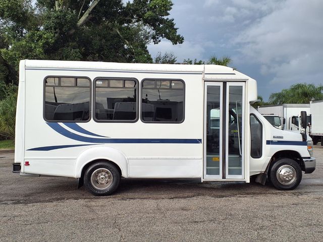 2016 Ford Econoline Commercial Cutaway 15 Passenger Shuttle Bus - 23091472 - 1