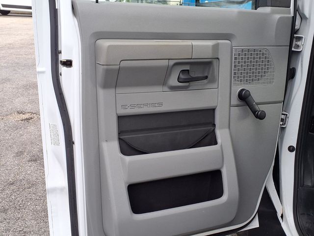 2016 Ford Econoline Commercial Cutaway 15 Passenger Shuttle Bus - 23091472 - 22