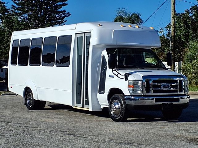 2016 Ford Econoline Commercial Cutaway 25 Passenger Shuttle Bus - 22999356 - 0