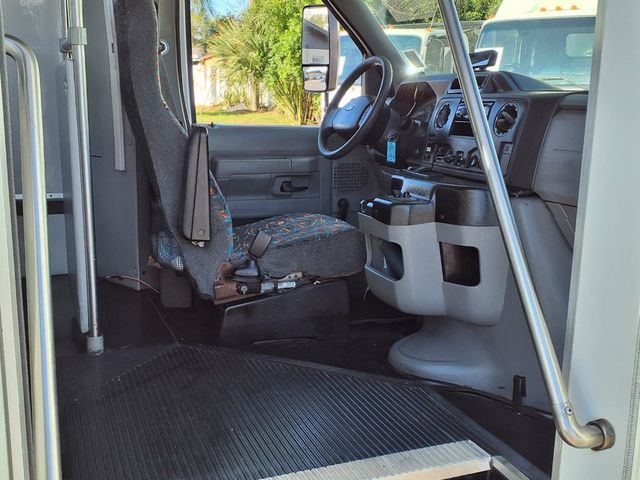 2016 Ford Econoline Commercial Cutaway 25 Passenger Shuttle Bus - 22999356 - 9