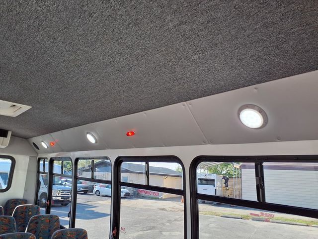 2016 Ford Econoline Commercial Cutaway 25 Passenger Shuttle Bus - 22999356 - 18