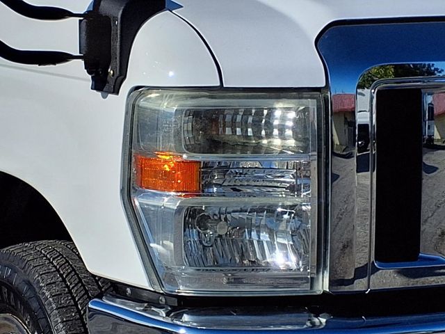 2016 Ford Econoline Commercial Cutaway 25 Passenger Shuttle Bus - 22999356 - 1