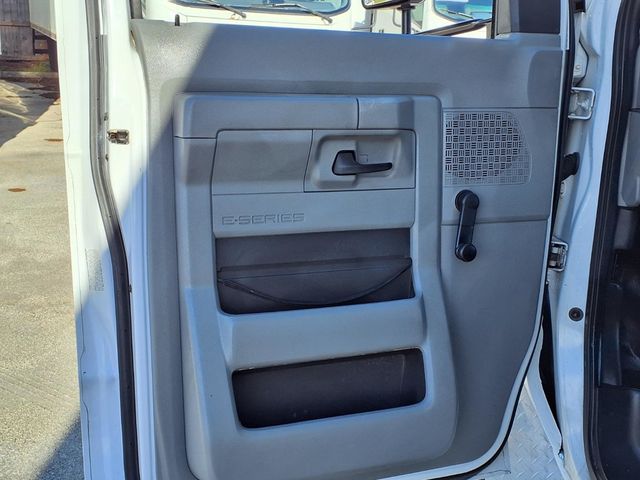 2016 Ford Econoline Commercial Cutaway 25 Passenger Shuttle Bus - 22999356 - 24