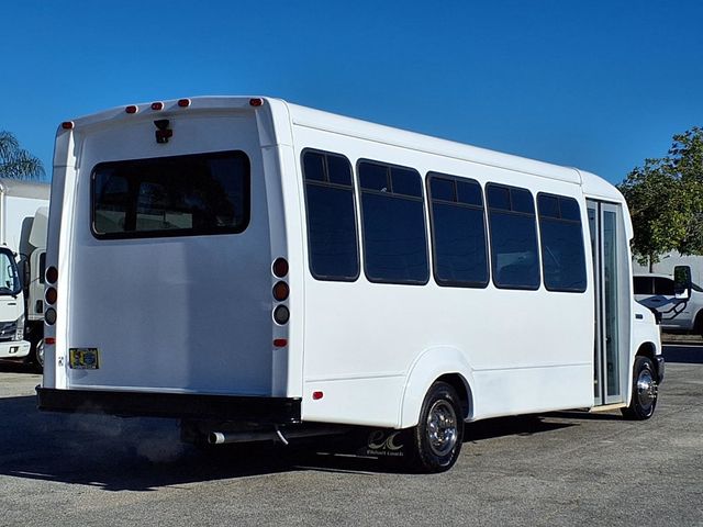 2016 Ford Econoline Commercial Cutaway 25 Passenger Shuttle Bus - 22999356 - 3