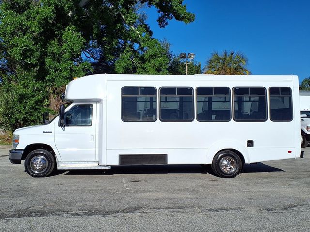 2016 Ford Econoline Commercial Cutaway 25 Passenger Shuttle Bus - 22999356 - 6