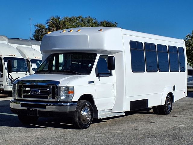 2016 Ford Econoline Commercial Cutaway 25 Passenger Shuttle Bus - 22999356 - 7