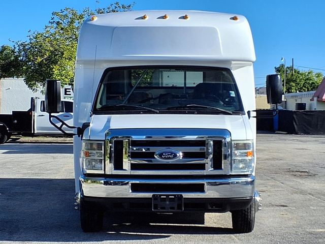 2016 Ford Econoline Commercial Cutaway 25 Passenger Shuttle Bus - 22999356 - 8