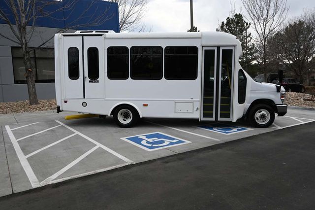 2016 Ford Econoline Commercial Cutaway E-350 SD Mobility Handicap Shuttle Bus - 22997335 - 4