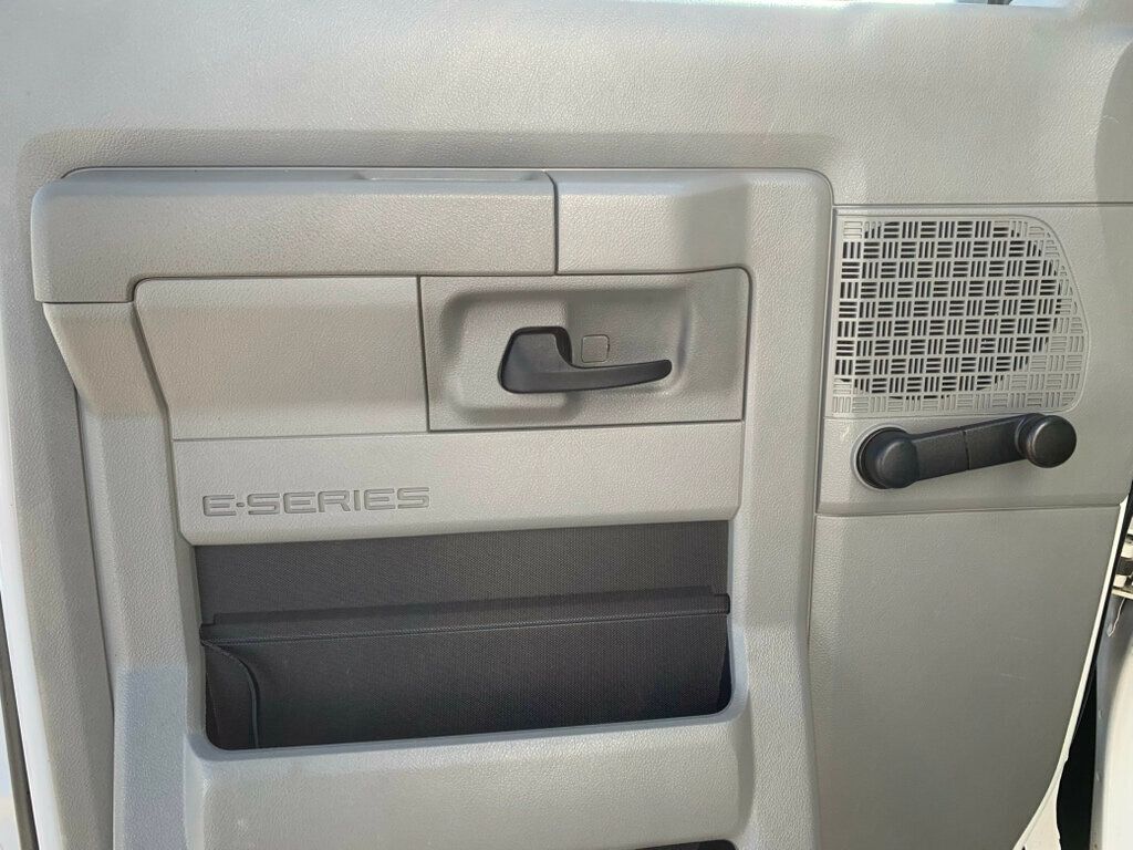 2016 Ford E-350 photo 4