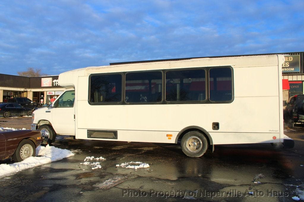 2016 FORD E-450 - Image 4