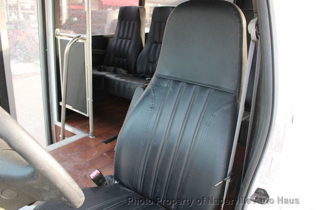 2016 FORD E-450 - Image 6