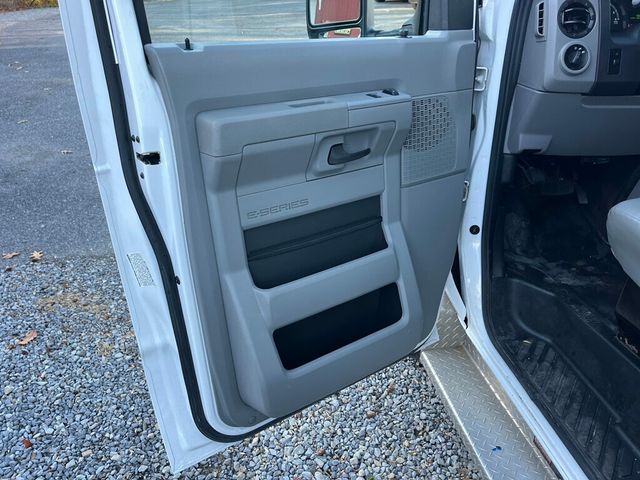 2016 Ford Econoline Commercial Cutaway READY TO WORK - 22939322 - 28