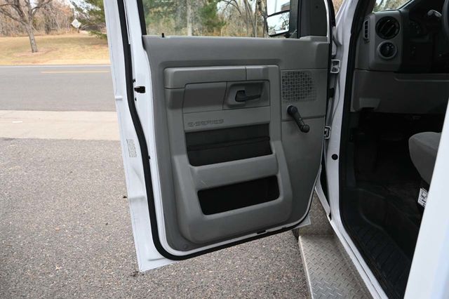 2016 Ford Econoline Commercial Cutaway SD 158 WB 10-Passenger Shuttle Mobility Handicap Bus - 22951134 - 27