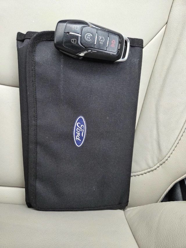 2016 Ford Edge 4dr Titanium AWD - 22993969 - 36