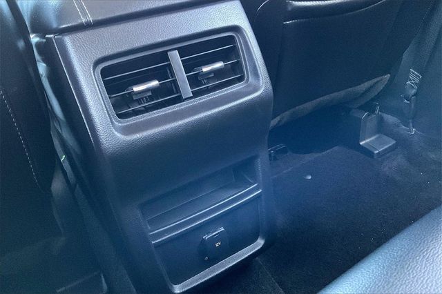 2016 Ford Edge 4dr Titanium AWD - 22932406 - 31