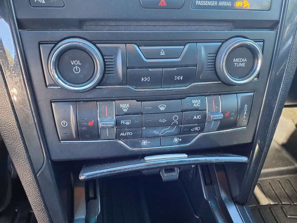Ford Explorer photo 12