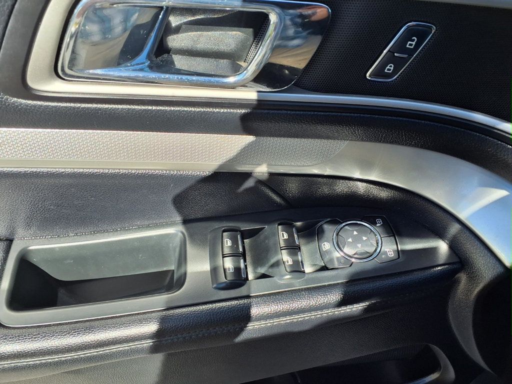 Ford Explorer photo 16