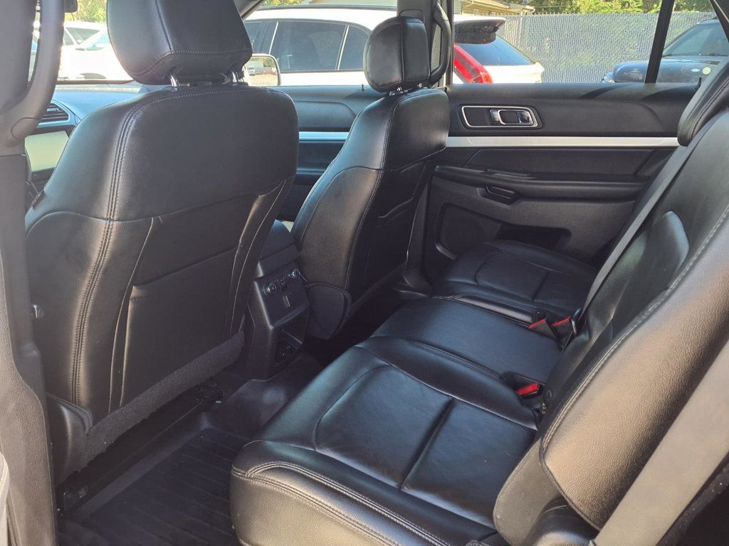 Ford Explorer photo 17