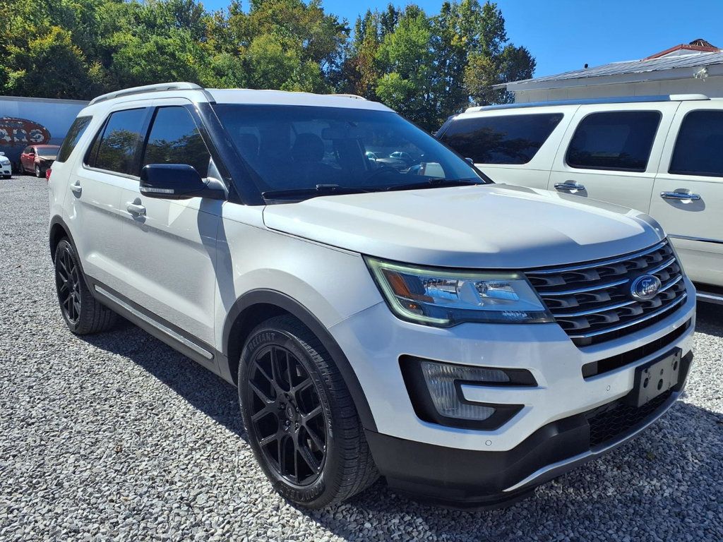 Ford Explorer photo 2
