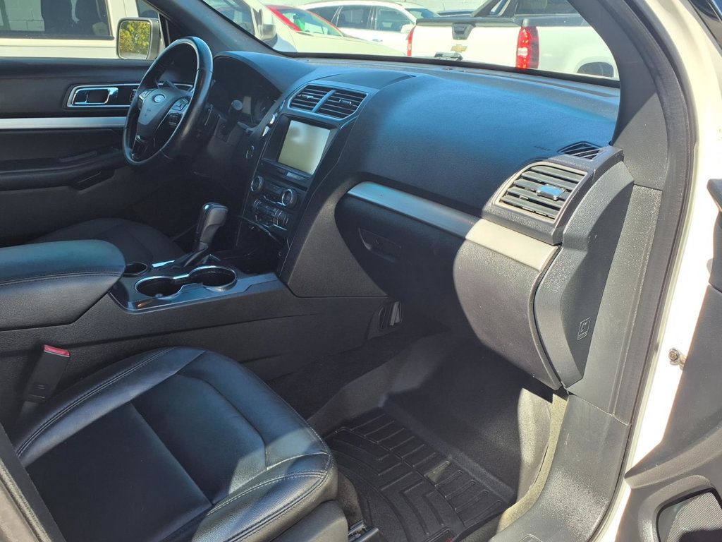 Ford Explorer photo 22
