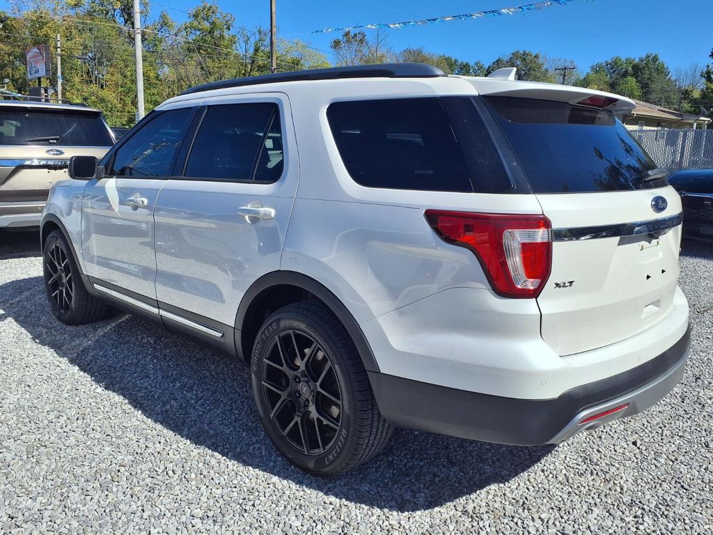 Ford Explorer photo 4